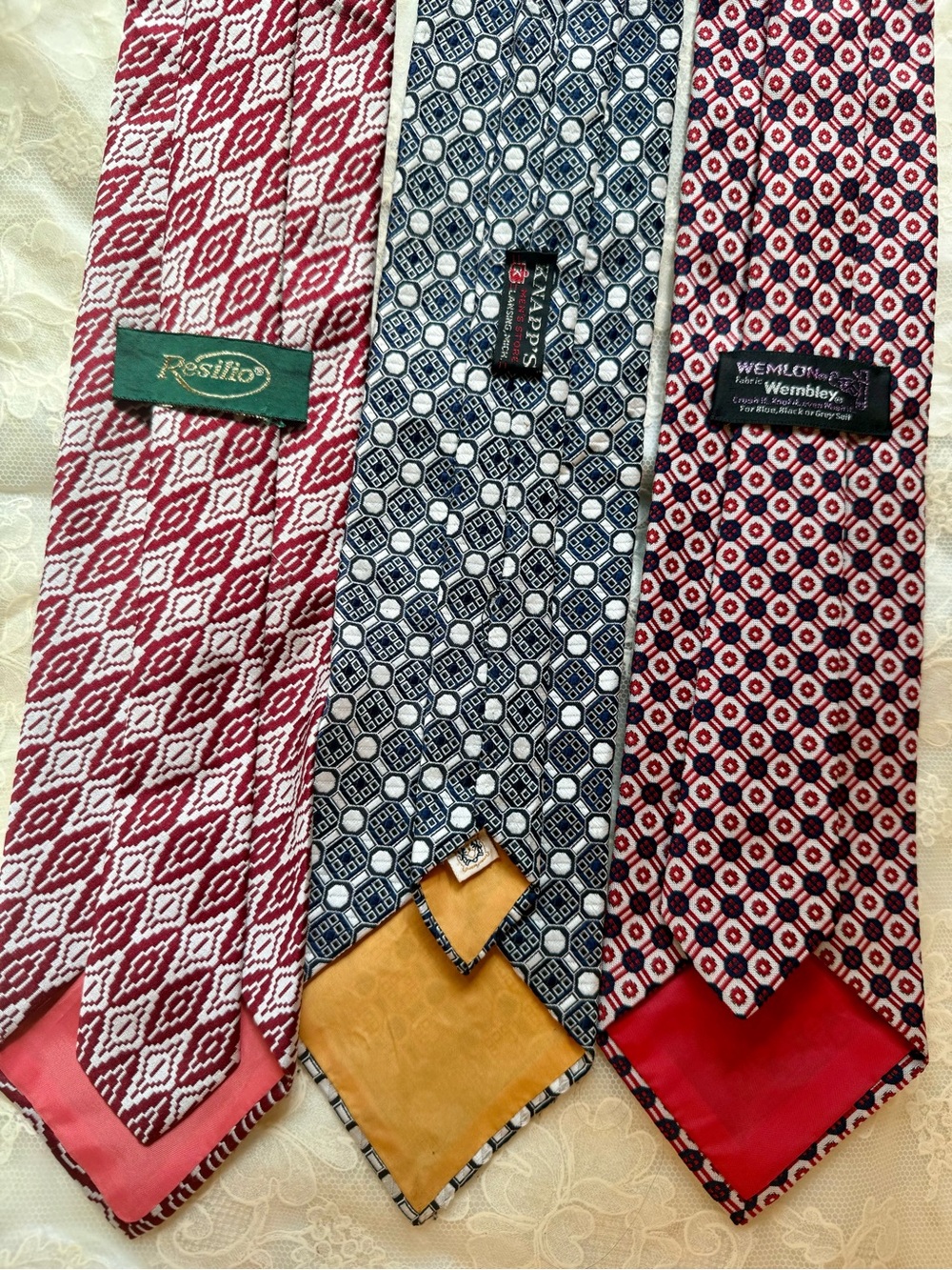 Vint Curated Geometric Necktie Trio in Red, Navy & White Wembley Resilio 1970 - Picture 2 of 11
